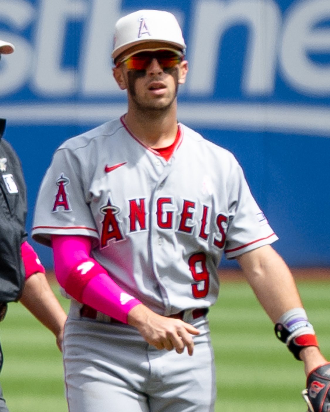 Angels Snap 3-Game Skid, Beat Rangers 3-2 on Neto's Rally