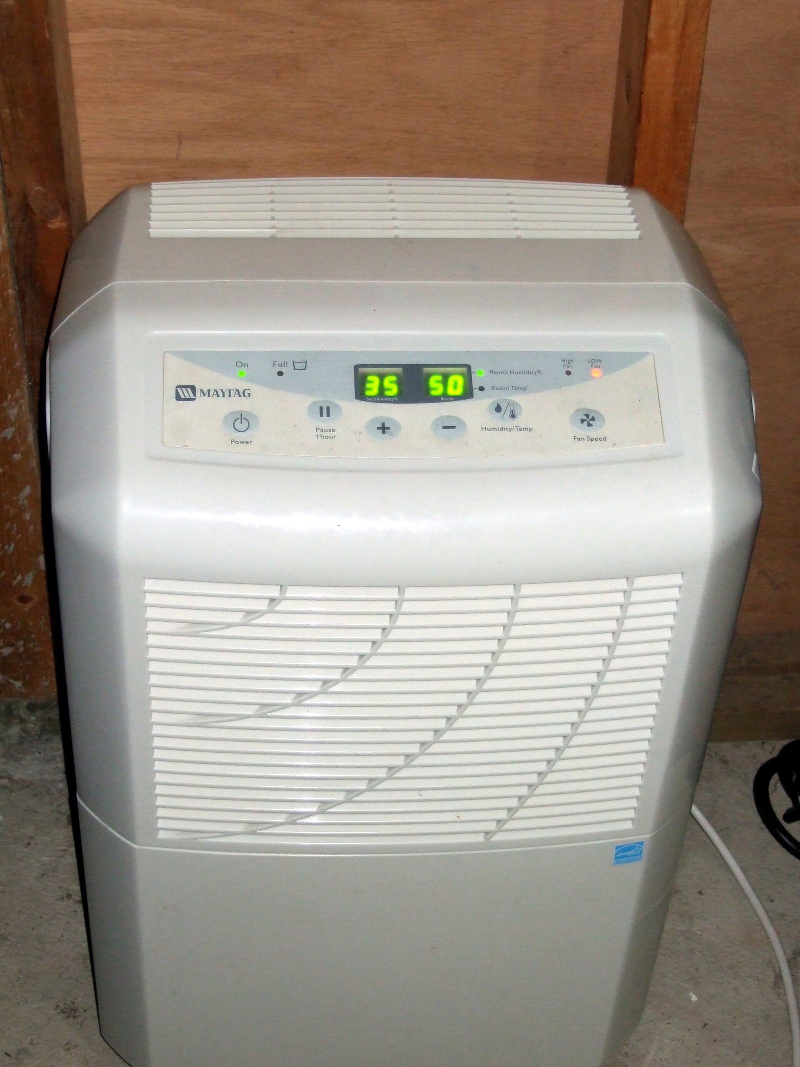 How to Pick a Dehumidifier for a Small Room or Apartment