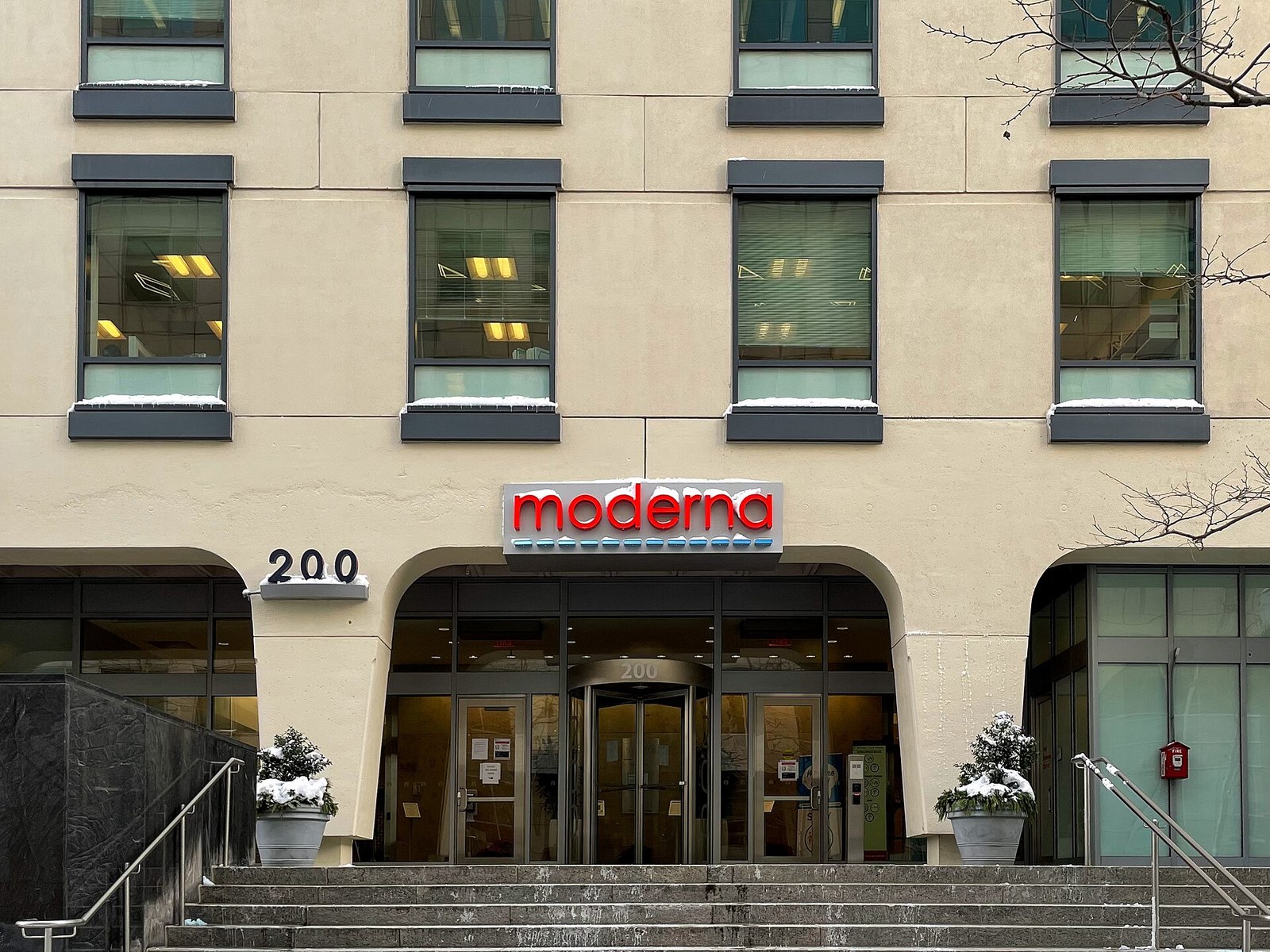 FDA Approves First mRNA Flu Vaccine, for Ages 50 and Up
