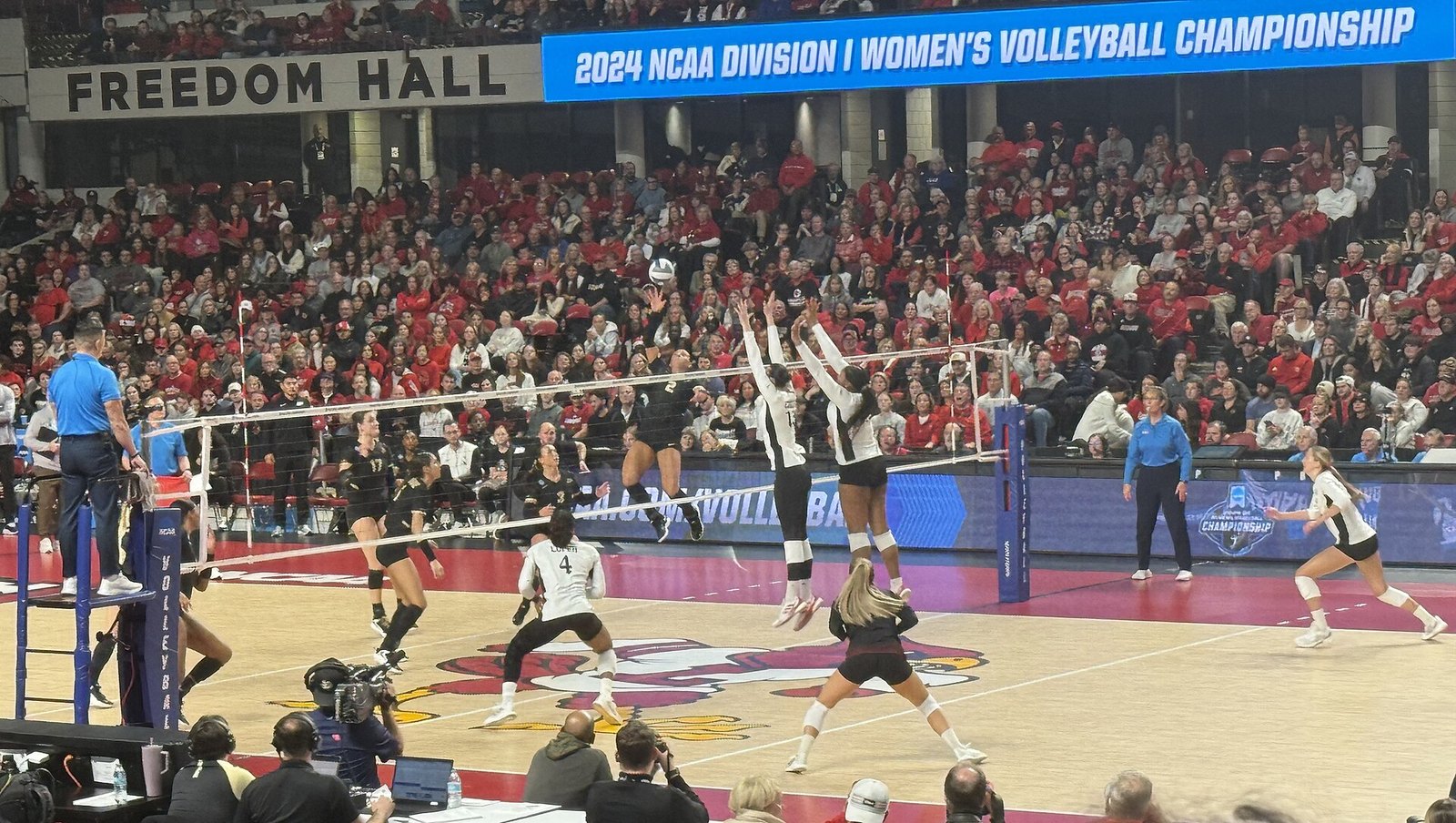 Fox Sports to Air 35 Women's Volleyball Matches, 8 on Fox
