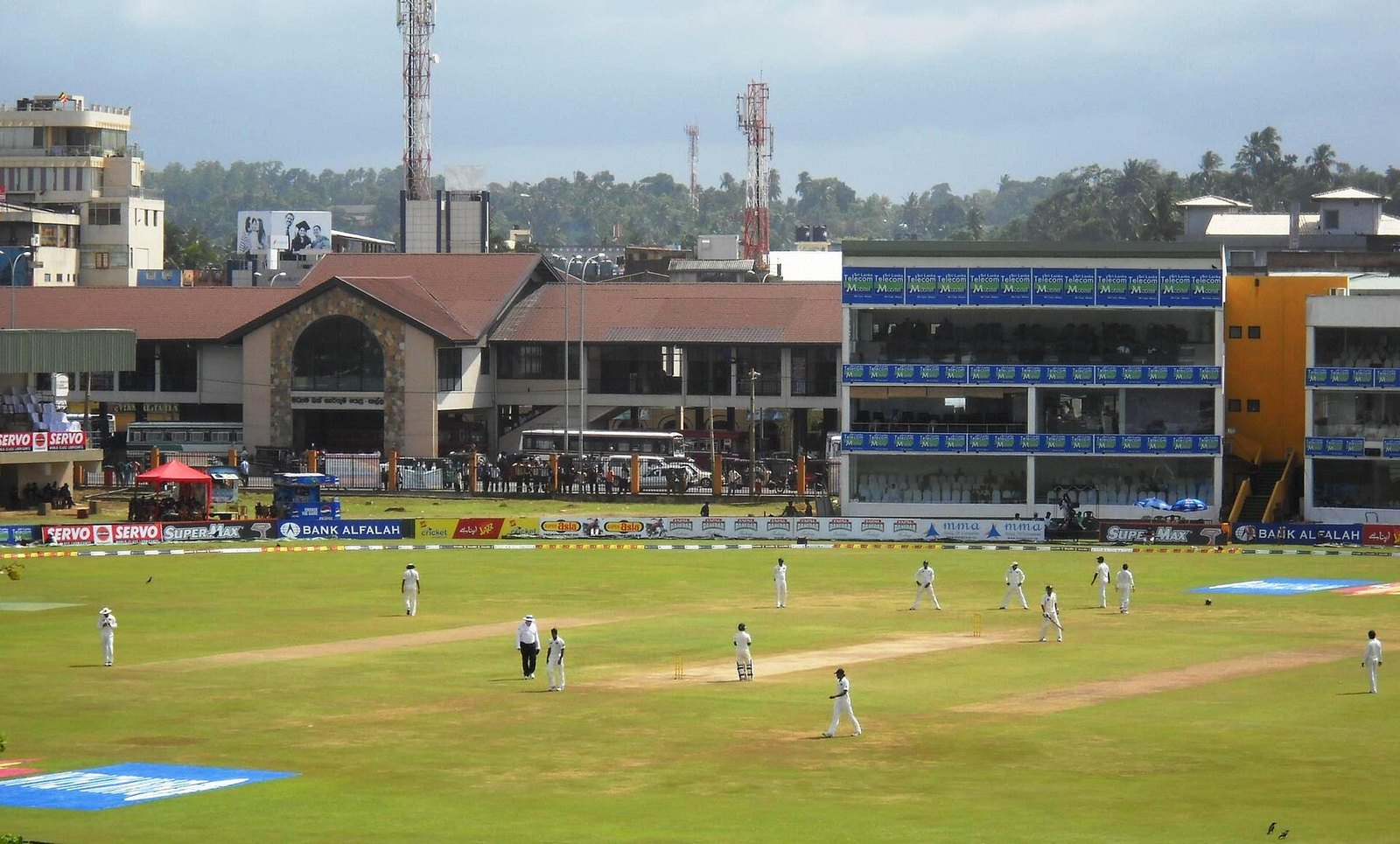 India Leads by 294 at Lunch on Day 4 vs Sri Lanka