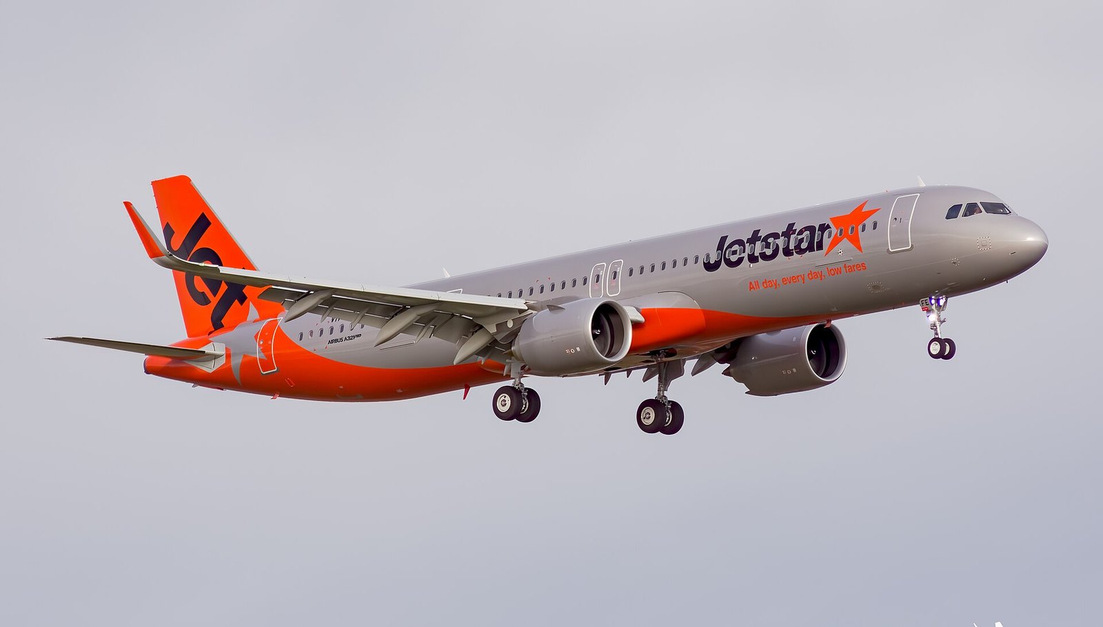Jetstar Will Charge Passengers to Use Overhead Bins