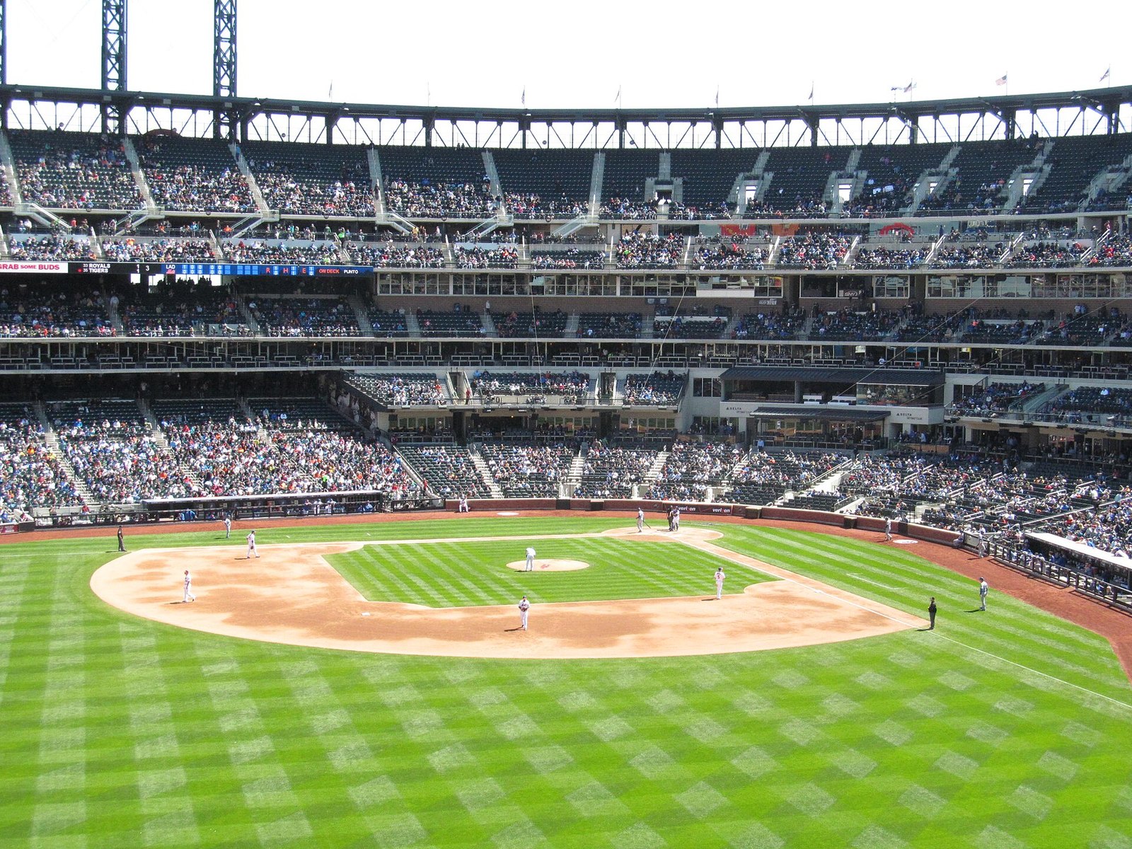 Mets Rookie's Leaping Celebration Goes Viral in MLB Debut