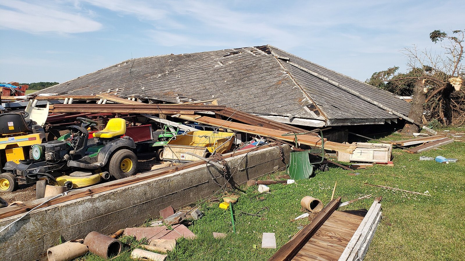Midwest Storms Kill at Least 2, Cut Power to 670,000+