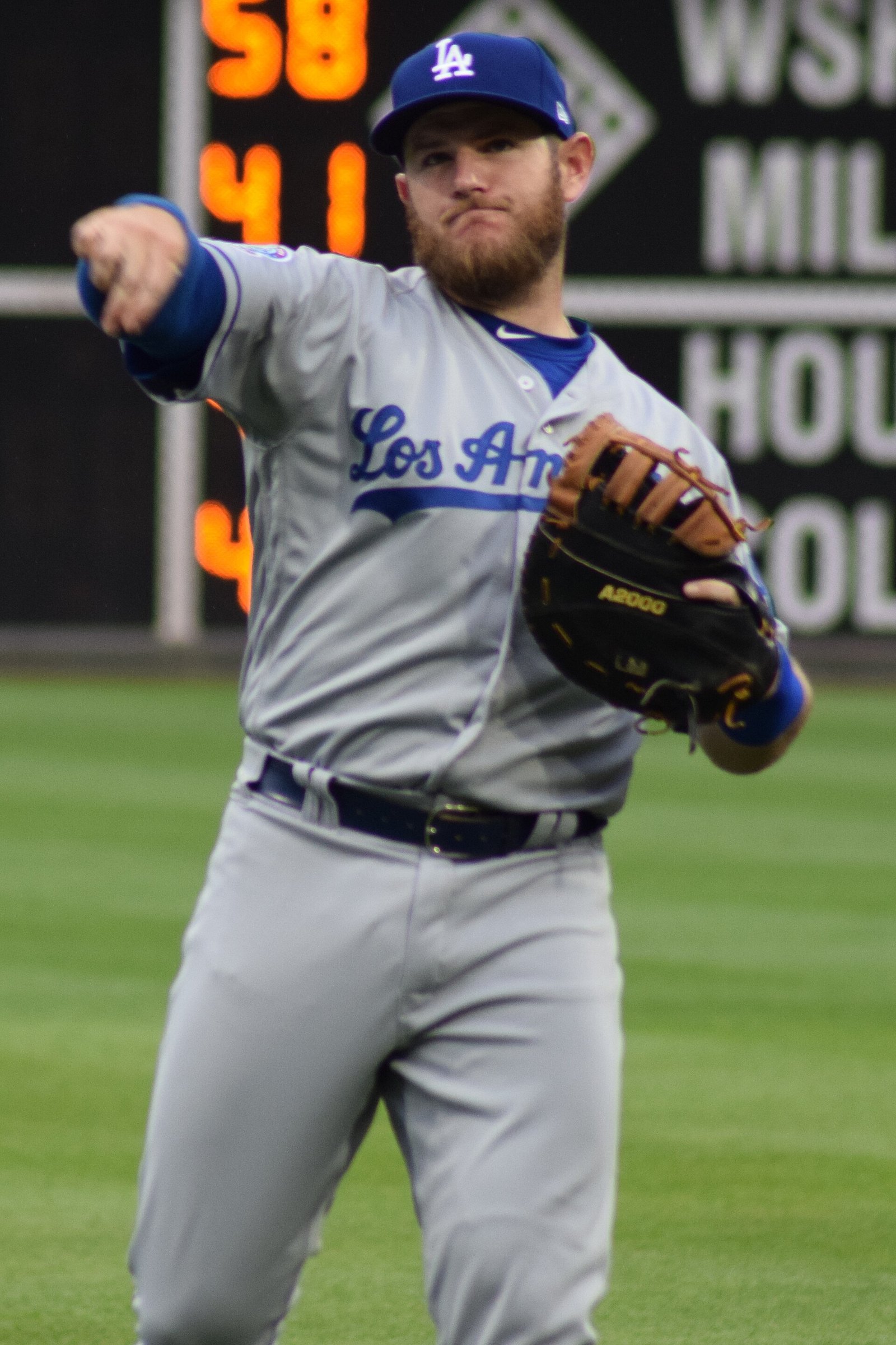 Muncy's 10th-Inning Single Lifts Dodgers Past Royals 5-4