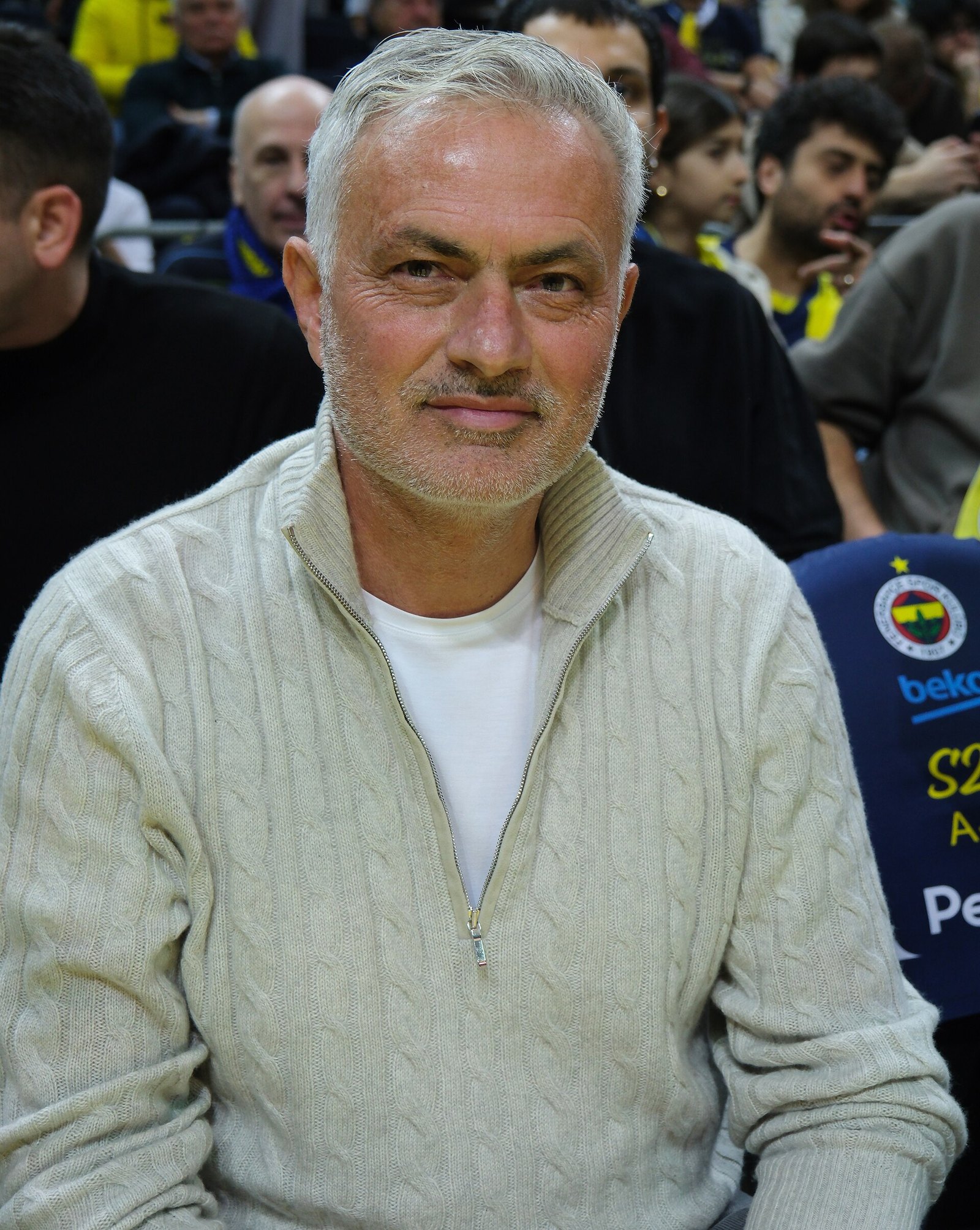 Real Madrid Officially Presents Mourinho in Closed-Door Ceremony