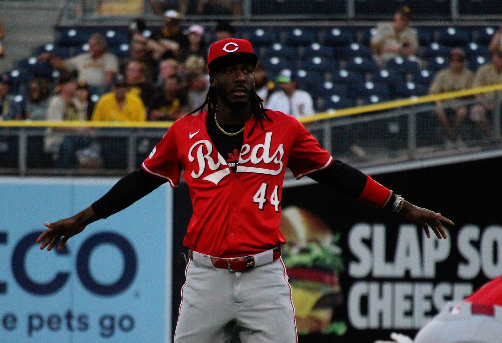 Reds Rally Past White Sox 5-4 in 10th on Pope Hat Night
