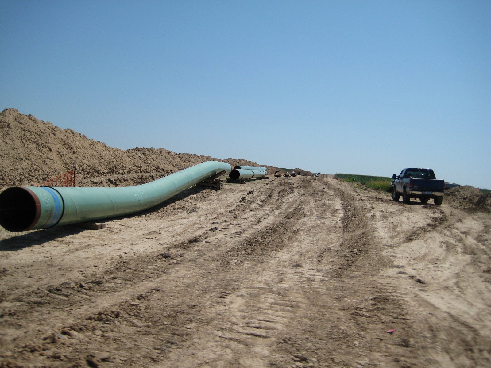 Trump Pauses Canada Tariffs, Floats Reviving Keystone XL