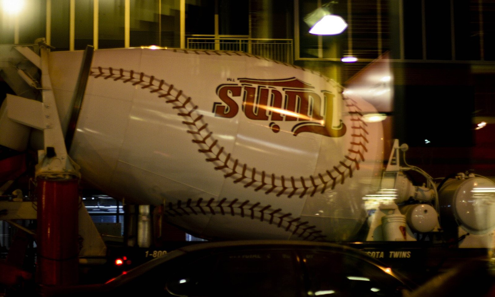 Clemens Drives In 3 as Twins Sweep Braves With 6-4 Win