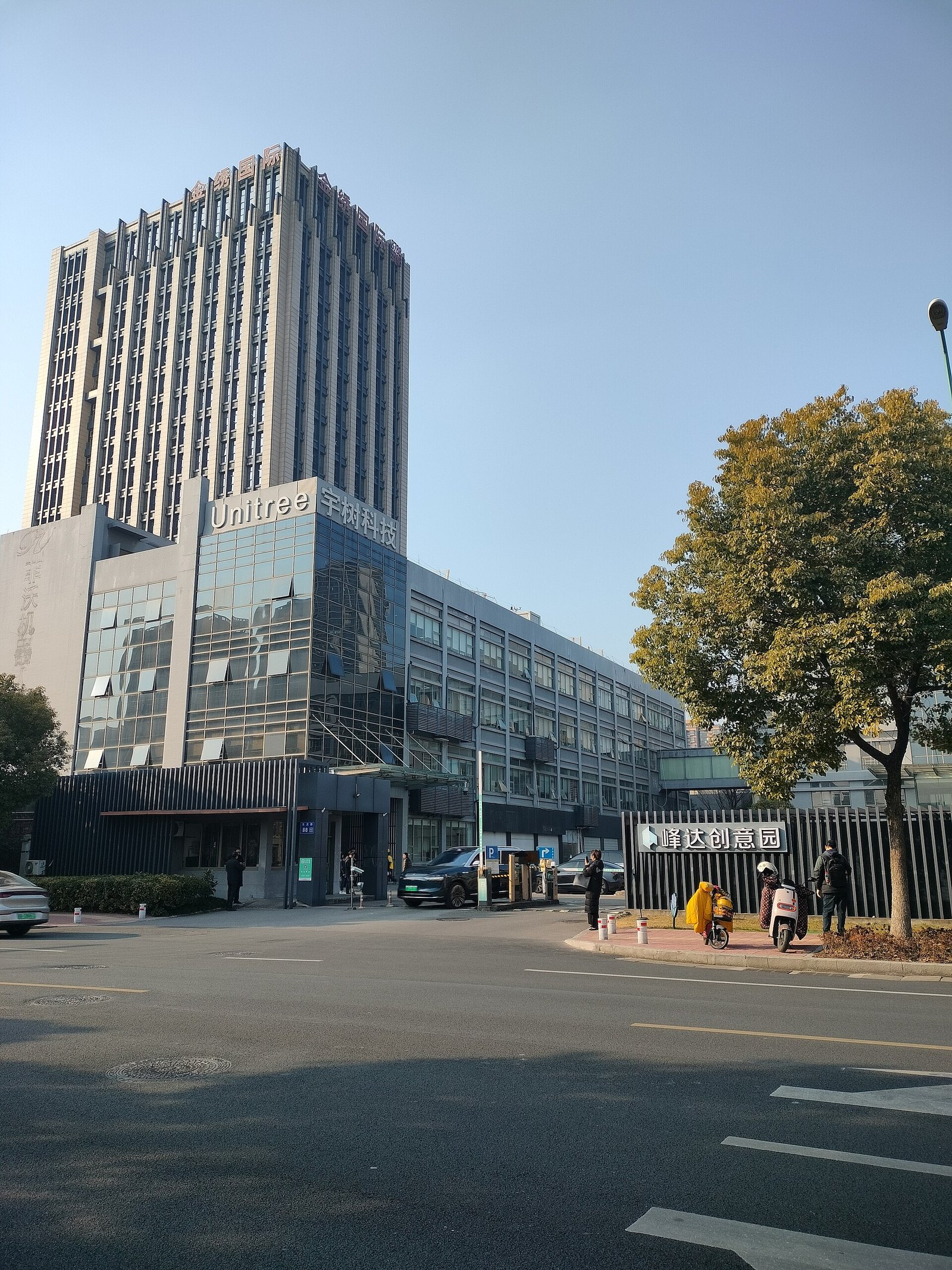 Unitree Shares Soar 629% in Shanghai Stock Debut