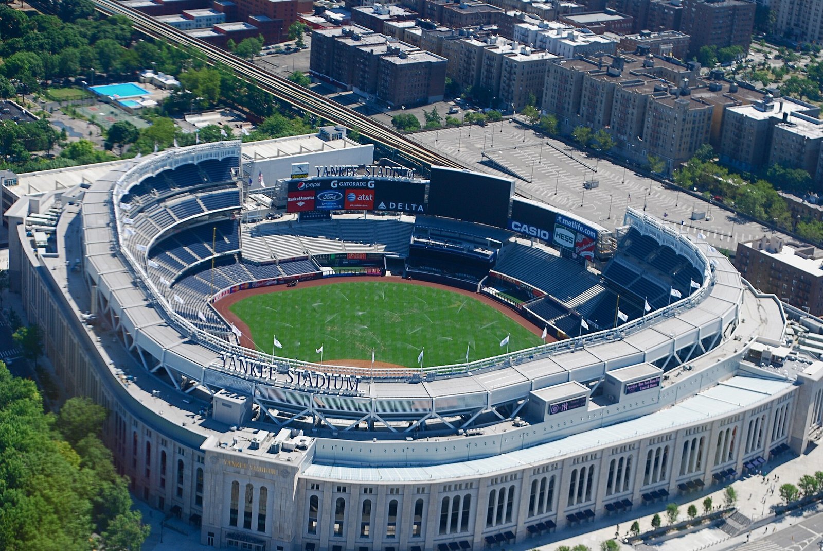 Lights Flicker and Yankees Bats Go Quiet in 3-1 Loss